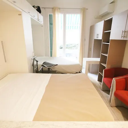 Apartman Comte De Centre